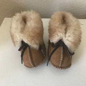 NWOT Minnetonka Moccasins Size 2